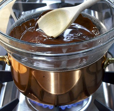 2.92 Faire fondre du chocolat au bain-marie